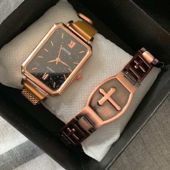 BRACELET & WATCH 🥰 - Picture 2 of 11